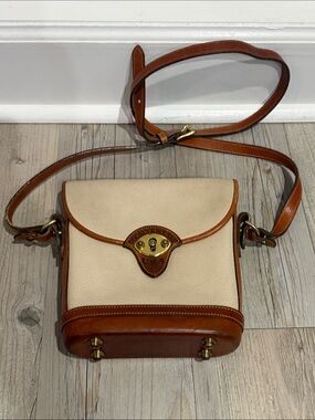 VINTAGE DOONEY AND BURKE
CARRIER BAG